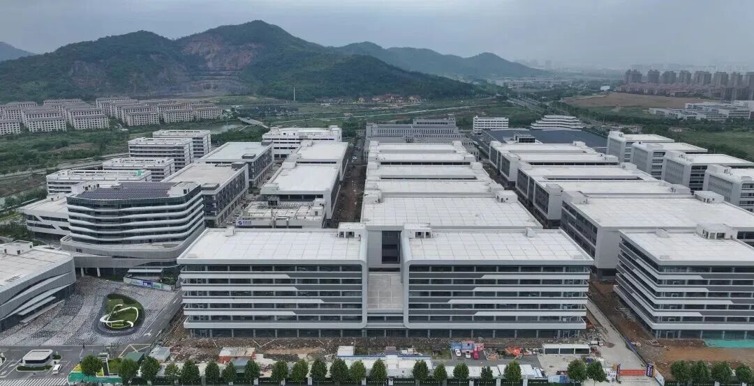 2025 完成A++轮，生产基地投产